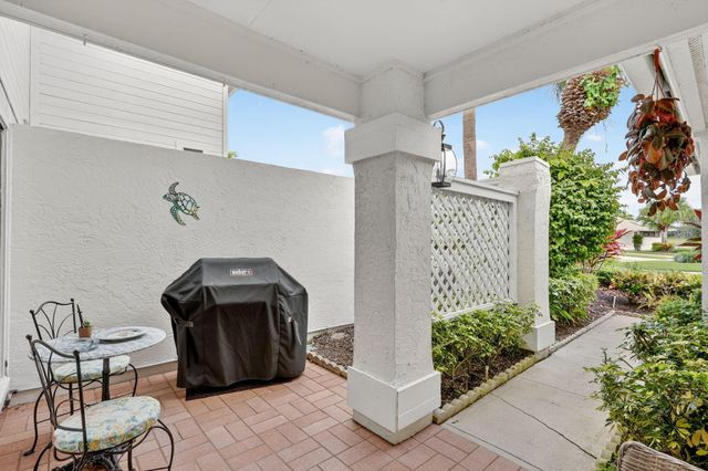 5650 SE Foxcross Place, Stuart, FL 34997