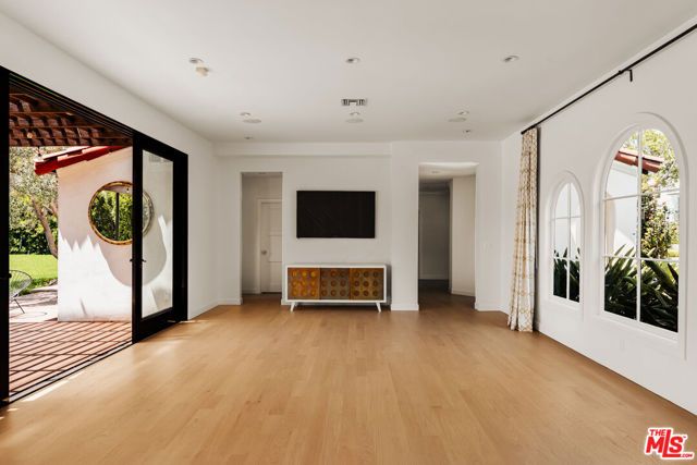 647 Toyopa Drive, Pacific Palisades (los Angeles), CA 90272
