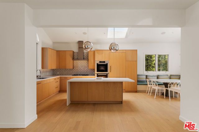 647 Toyopa Drive, Pacific Palisades (los Angeles), CA 90272