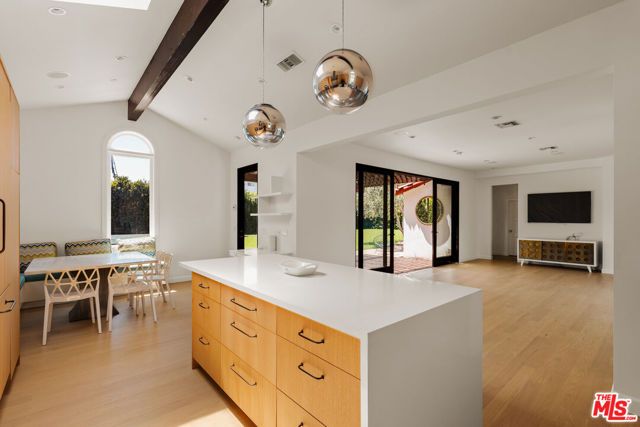 647 Toyopa Drive, Pacific Palisades (los Angeles), CA 90272
