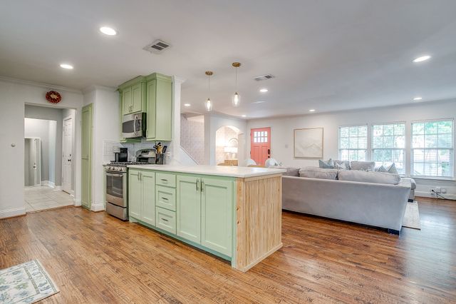 6909 Kirkwood Road, Fort Worth, TX 76116