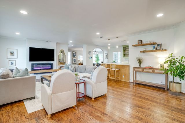 6909 Kirkwood Road, Fort Worth, TX 76116