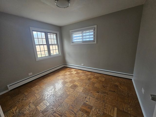 863 N Northwest Highway, Park Ridge, IL 60068