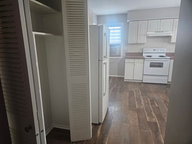 863 N Northwest Highway, Park Ridge, IL 60068