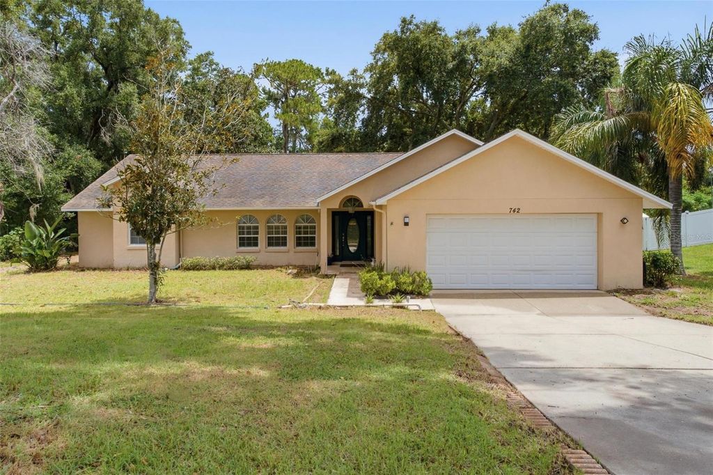 742 WOODVIEW DRIVE, Tavares, FL 32778