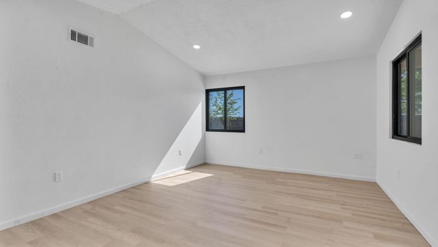 672 Sunflower Drive SW, Rio Rancho, NM 87124