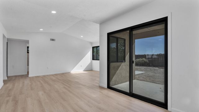 672 Sunflower Drive SW, Rio Rancho, NM 87124