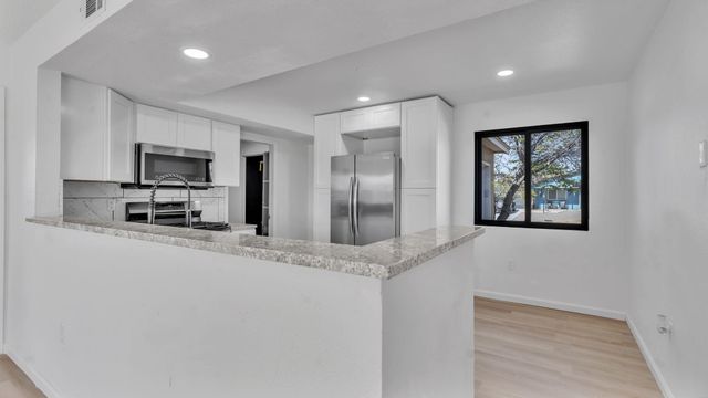 672 Sunflower Drive SW, Rio Rancho, NM 87124