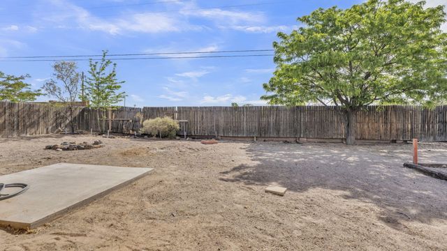 672 Sunflower Drive SW, Rio Rancho, NM 87124