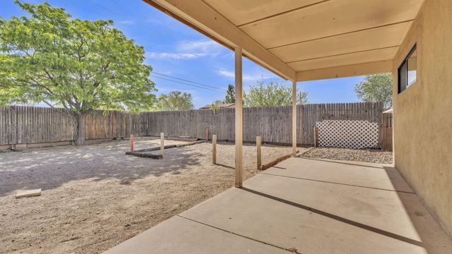 672 Sunflower Drive SW, Rio Rancho, NM 87124