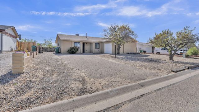 672 Sunflower Drive SW, Rio Rancho, NM 87124