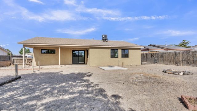 672 Sunflower Drive SW, Rio Rancho, NM 87124