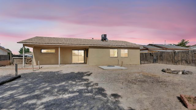 672 Sunflower Drive SW, Rio Rancho, NM 87124