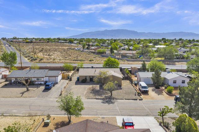 672 Sunflower Drive SW, Rio Rancho, NM 87124