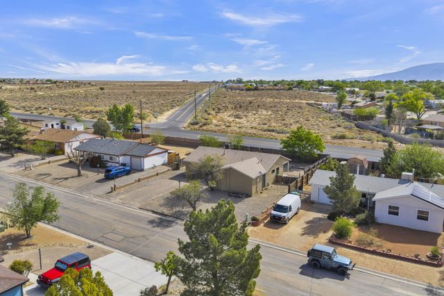 672 Sunflower Drive SW, Rio Rancho, NM 87124