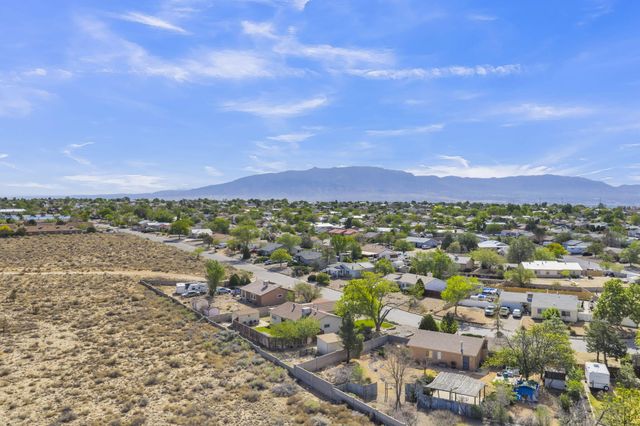 672 Sunflower Drive SW, Rio Rancho, NM 87124