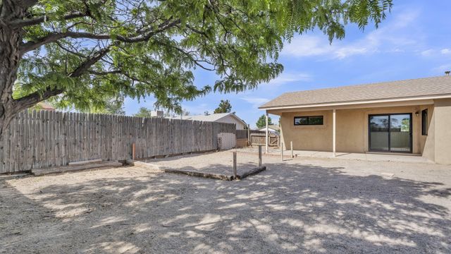 672 Sunflower Drive SW, Rio Rancho, NM 87124