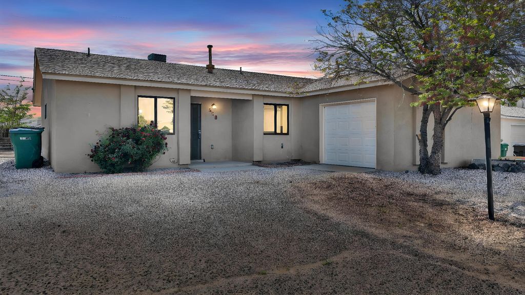 672 Sunflower Drive SW, Rio Rancho, NM 87124