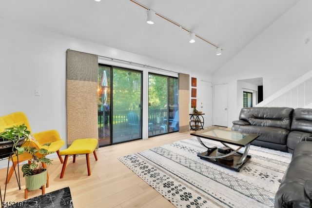 183 Kingsberry Dr, Franklin Twp., NJ 08873