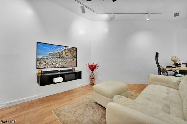 183 Kingsberry Dr, Franklin Twp., NJ 08873