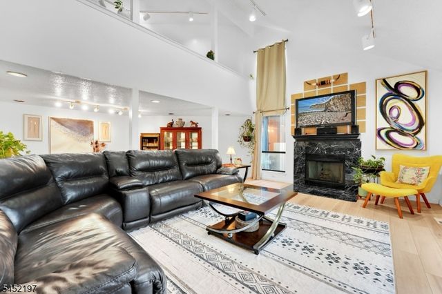 183 Kingsberry Dr, Franklin Twp., NJ 08873