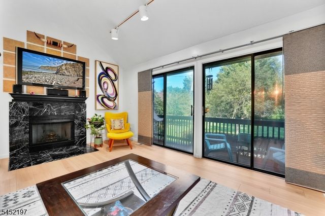 183 Kingsberry Dr, Franklin Twp., NJ 08873