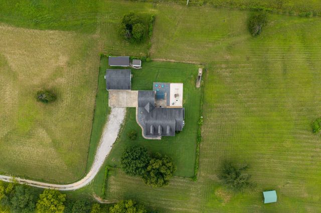 8130 Joy Rd, Mount Pleasant, TN 38474