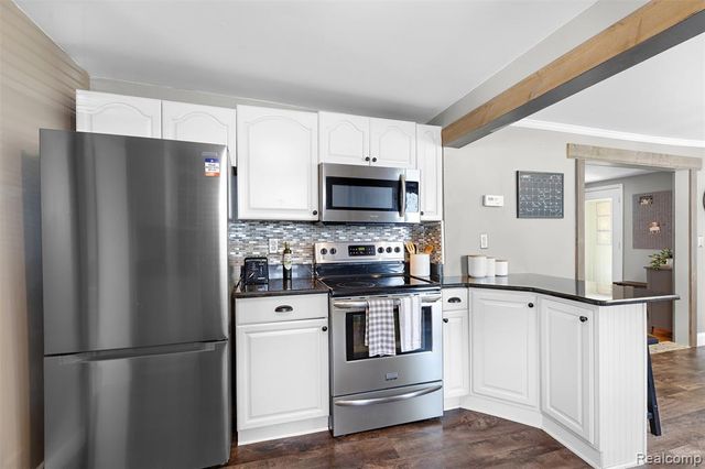 7677 Washburn, Washington, MI 48094