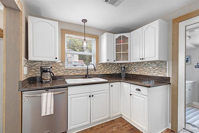 7677 Washburn, Washington, MI 48094