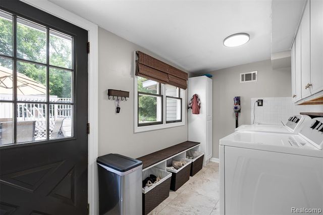 7677 Washburn, Washington, MI 48094