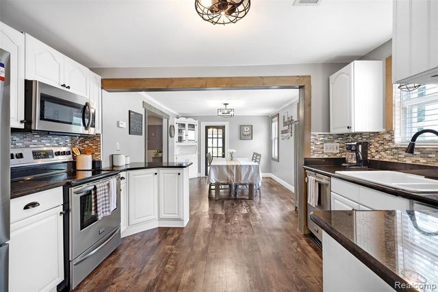7677 Washburn, Washington, MI 48094