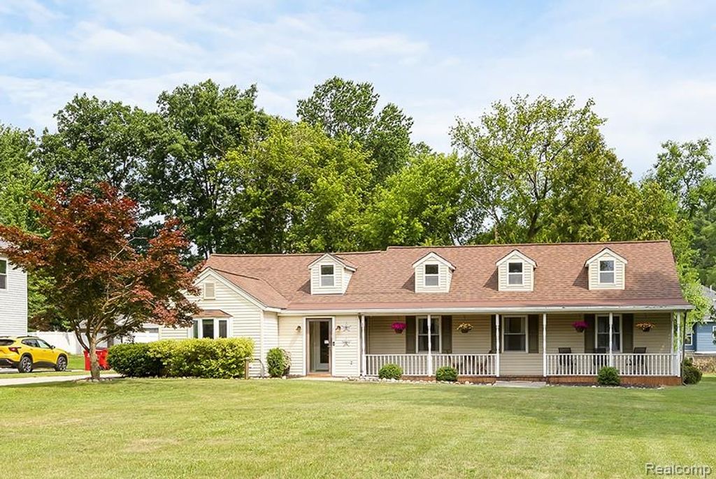 7677 Washburn, Washington, MI 48094