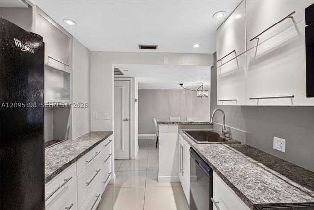 20335 W Country Club Dr 1402, Aventura, FL 33180