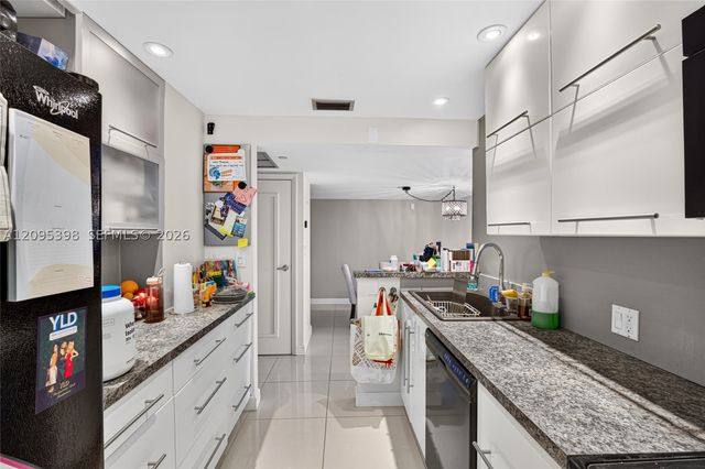 20335 W Country Club Dr 1402, Aventura, FL 33180