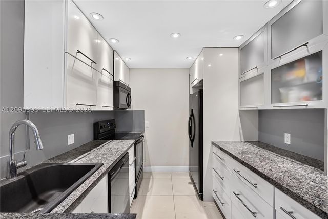 20335 W Country Club Dr 1402, Aventura, FL 33180