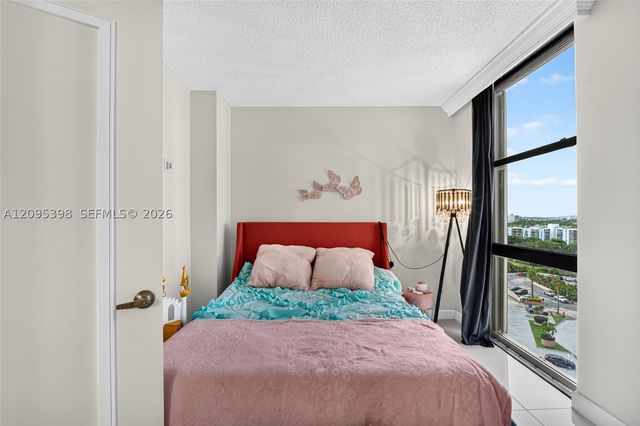 20335 W Country Club Dr 1402, Aventura, FL 33180