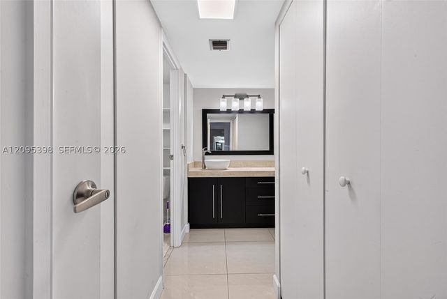 20335 W Country Club Dr 1402, Aventura, FL 33180