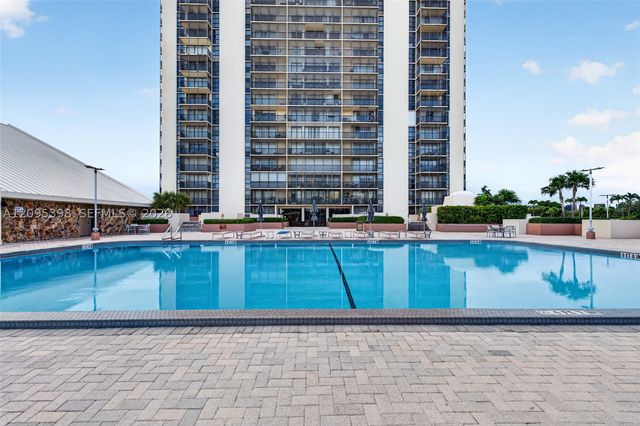 20335 W Country Club Dr 1402, Aventura, FL 33180