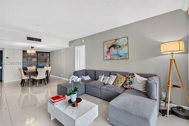 20335 W Country Club Dr 1402, Aventura, FL 33180