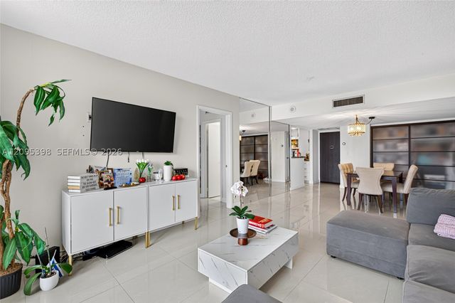 20335 W Country Club Dr 1402, Aventura, FL 33180