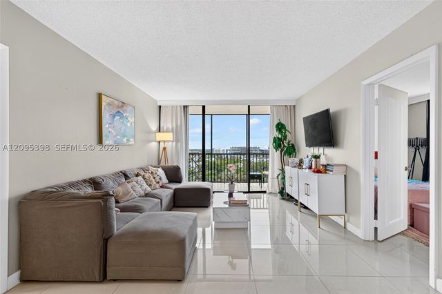20335 W Country Club Dr 1402, Aventura, FL 33180