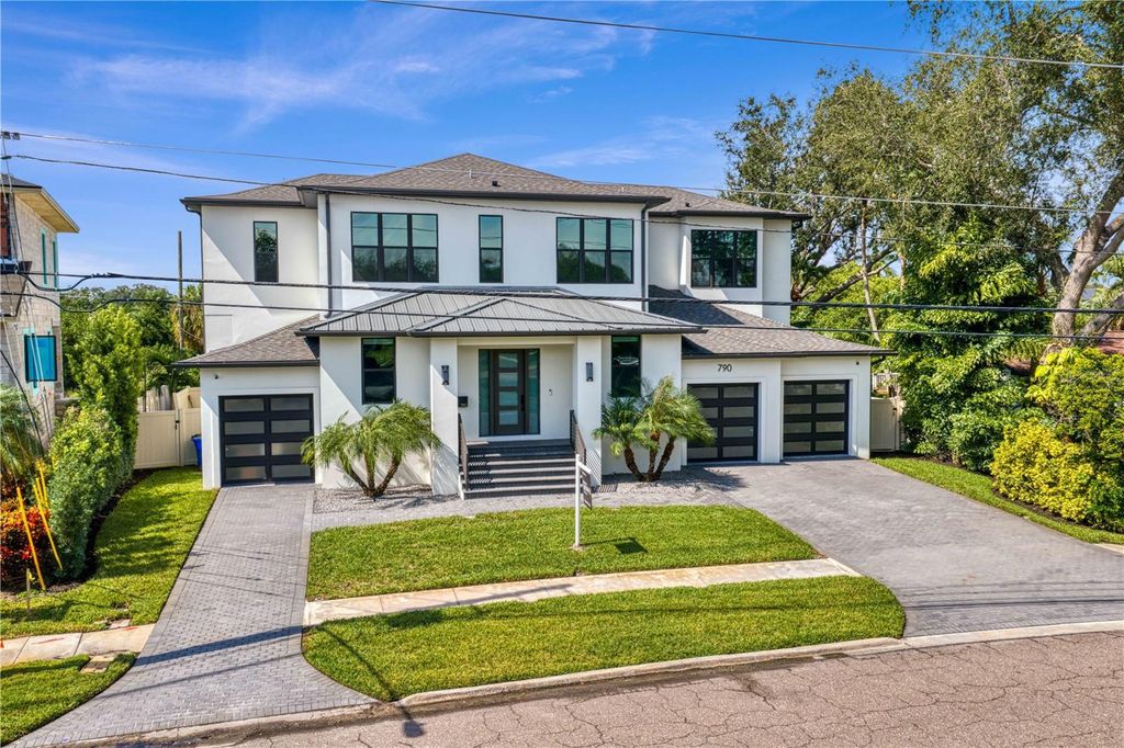 Image 1 of property listing at 790 CORDOVA BOULEVARD NE, St Petersburg, FL 33704