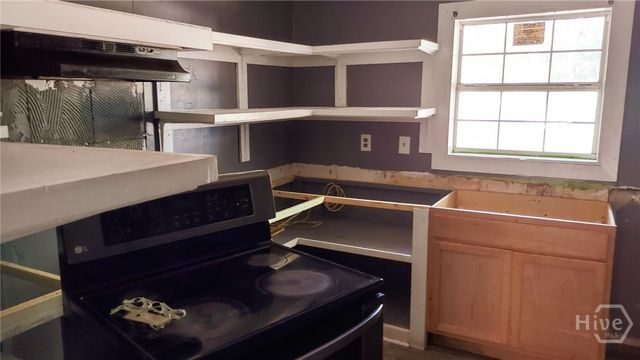 110 E Derenne Avenue, Savannah, GA 31405