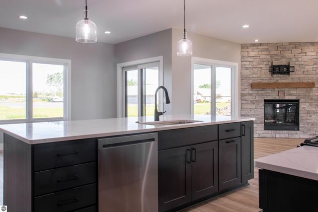 2816 W Crossroads Drive, Bay City, MI 48706