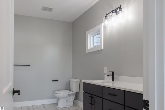 2816 W Crossroads Drive, Bay City, MI 48706