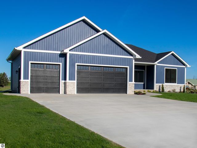 2816 W Crossroads Drive, Bay City, MI 48706