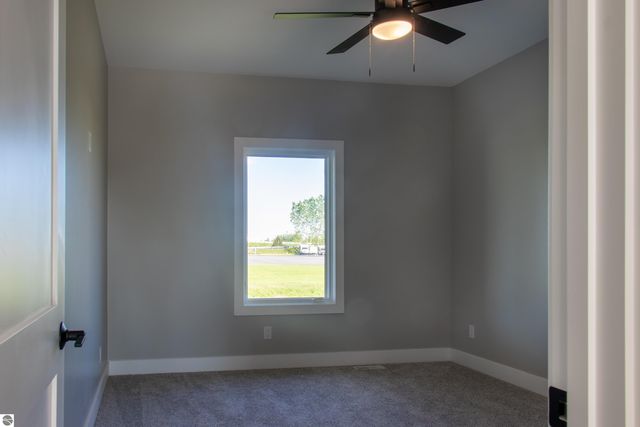 2816 W Crossroads Drive, Bay City, MI 48706