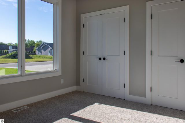 2816 W Crossroads Drive, Bay City, MI 48706