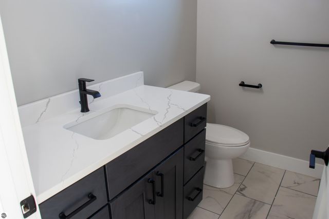 2816 W Crossroads Drive, Bay City, MI 48706