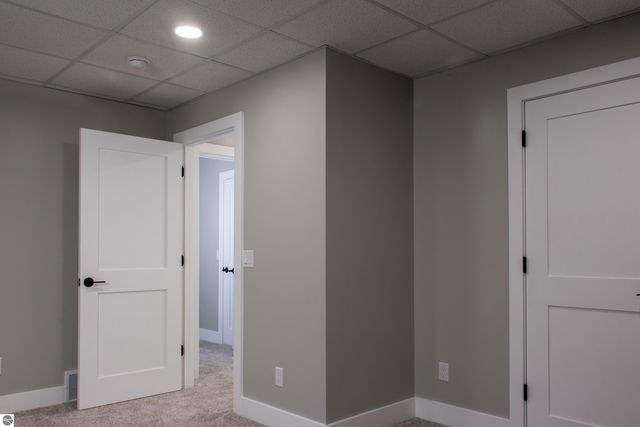 2816 W Crossroads Drive, Bay City, MI 48706